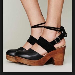 Belmont leather clog